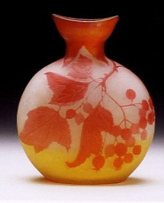 <span class="tw-text-xs tw-font-semibold">エミール・ガレ</span><span class="tw-text-sm tw-font-semibold">「スグリ文花瓶」</span>