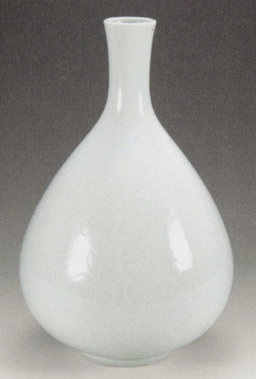<span class="tw-text-xs tw-font-semibold">井上萬二</span><span class="tw-text-sm tw-font-semibold">「白磁牡丹彫文壷」</span>