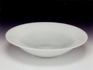 井上萬二「青白磁彫文鉢」