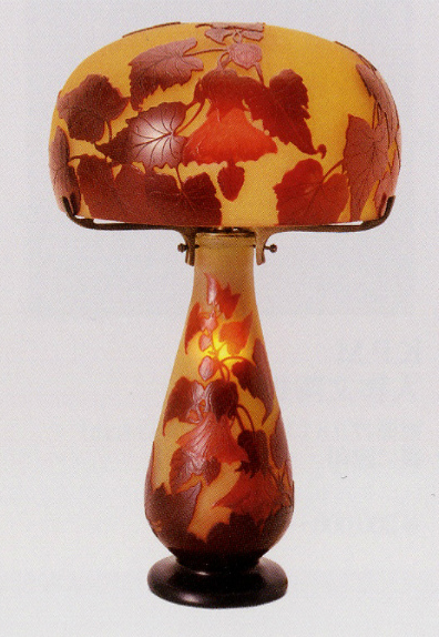 <span class="tw-text-xs tw-font-semibold">エミール・ガレ</span><span class="tw-text-sm tw-font-semibold">「花文テーブルランプ」</span>