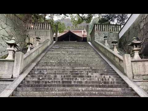 尾道・映画「転校生」天満宮階段を見上げる