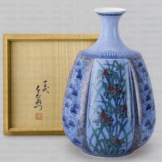 <span class="tw-text-xs tw-font-semibold">今泉今右衛門（初代から十四代）</span><span class="tw-text-sm tw-font-semibold">「色絵吹墨露草文花瓶」</span>
