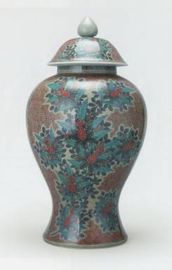 <span class="tw-text-xs tw-font-semibold">今泉今右衛門（初代から十四代）</span><span class="tw-text-sm tw-font-semibold">「色絵薄墨珠樹文蓋付瓶」</span>