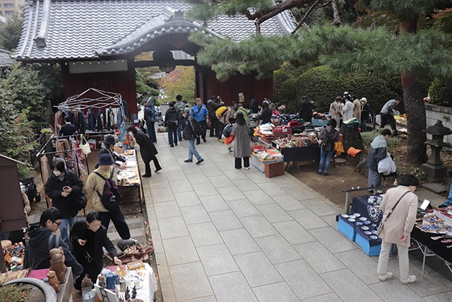 護国寺骨董市の風景