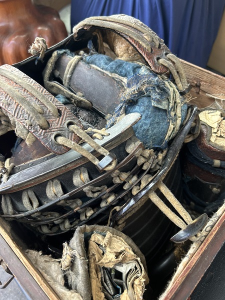 武具、甲冑、鎧、根付けなどを買取りいたしました