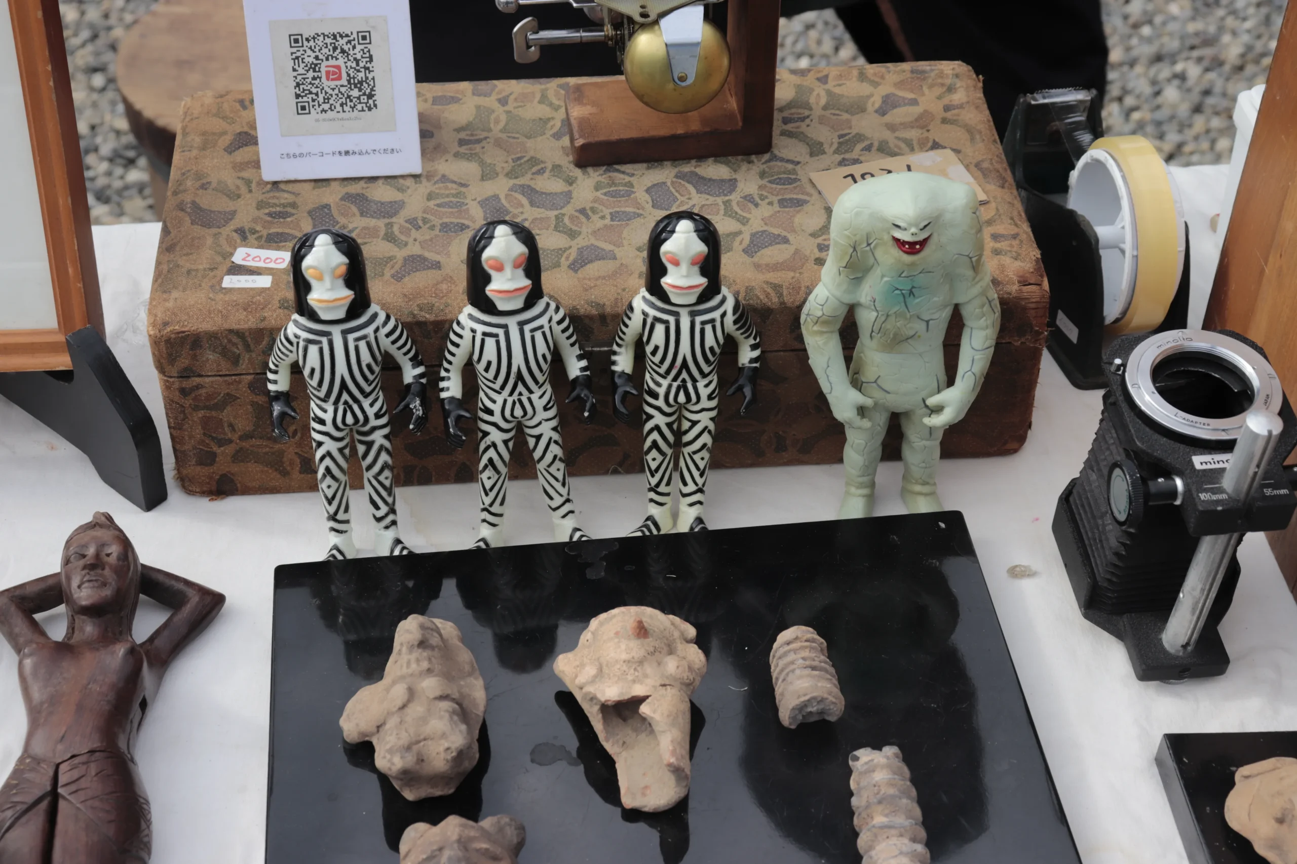 骨董市に行ってみた！骨董品の掘り出し物を探すには？ | 絵画骨董買取