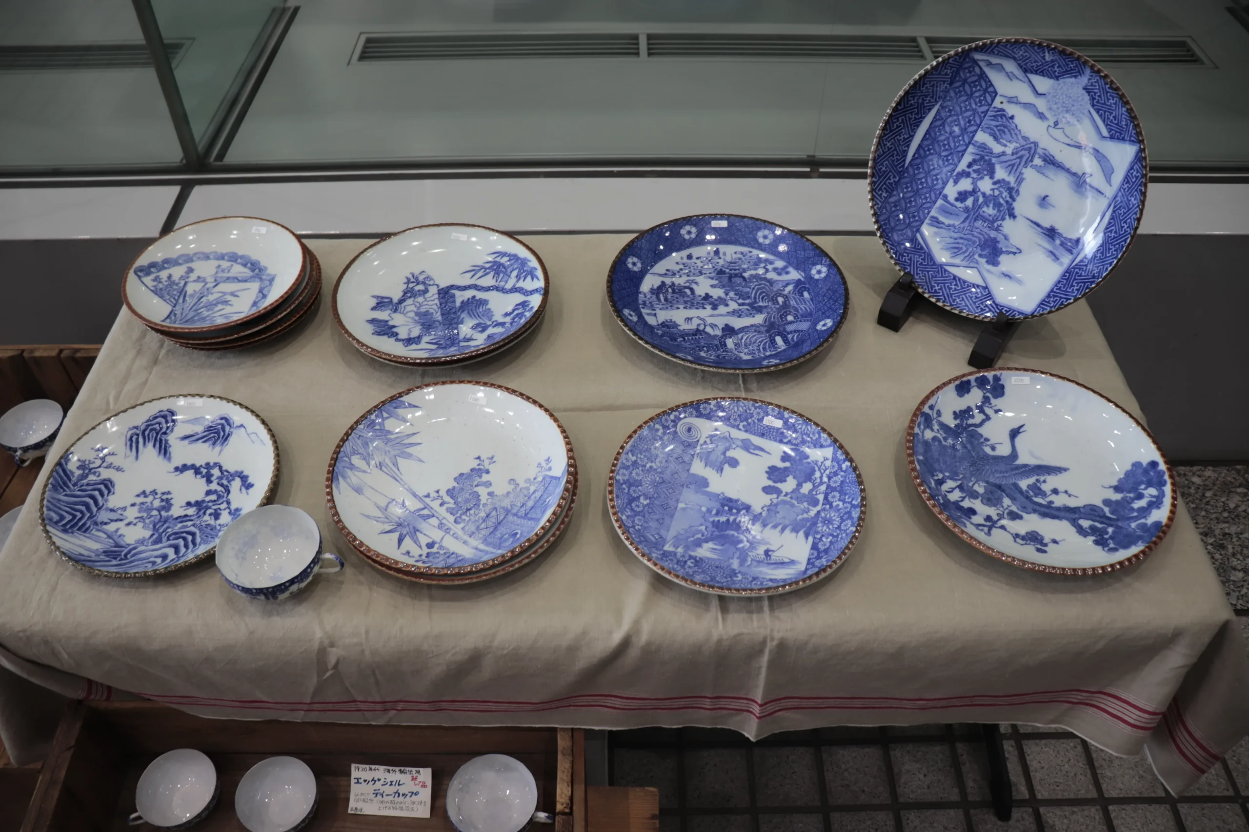 青山古市で見つけた骨董品のお皿