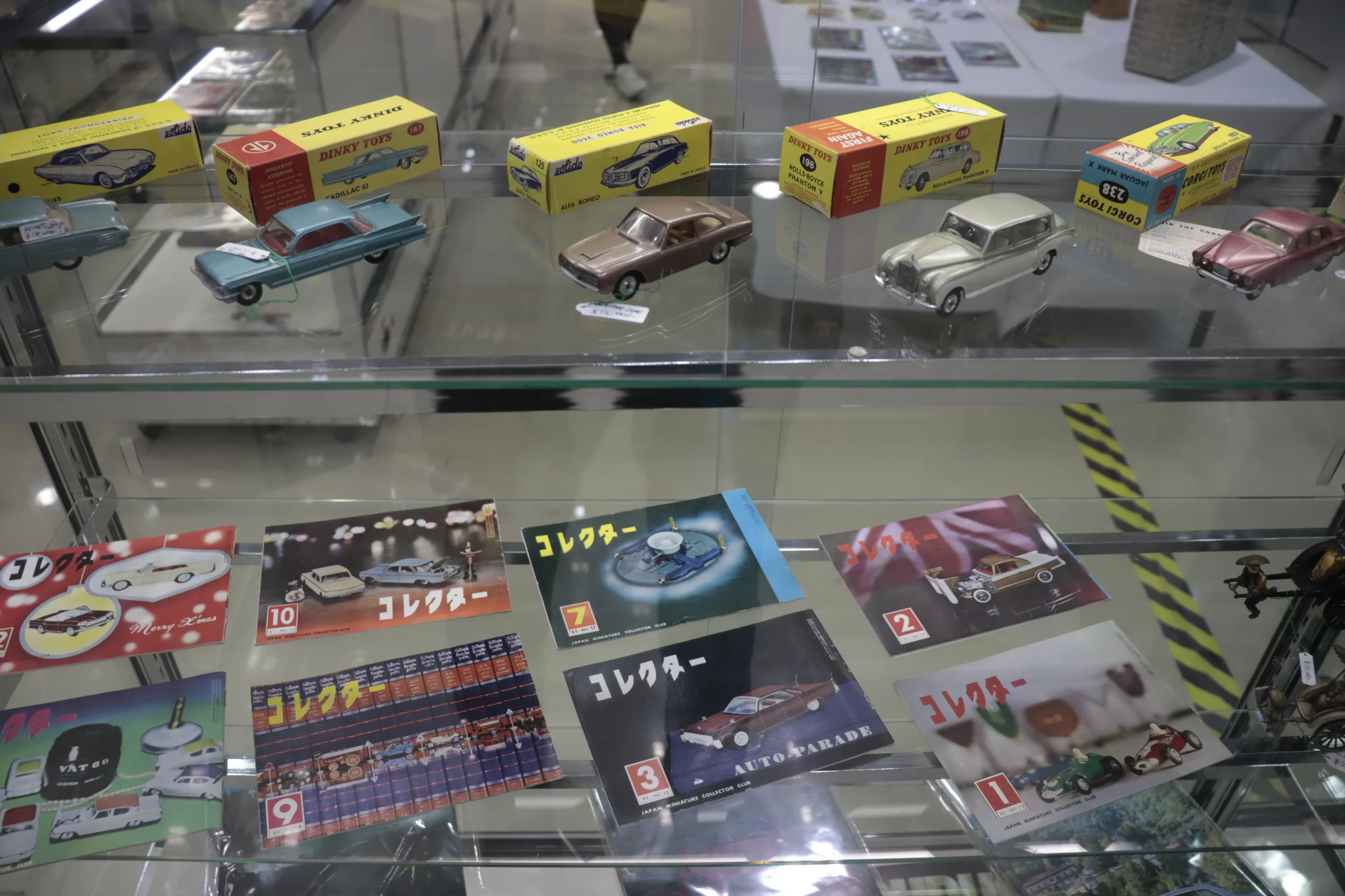 骨董市に行ってみた！骨董品の掘り出し物を探すには？ | 絵画骨董買取