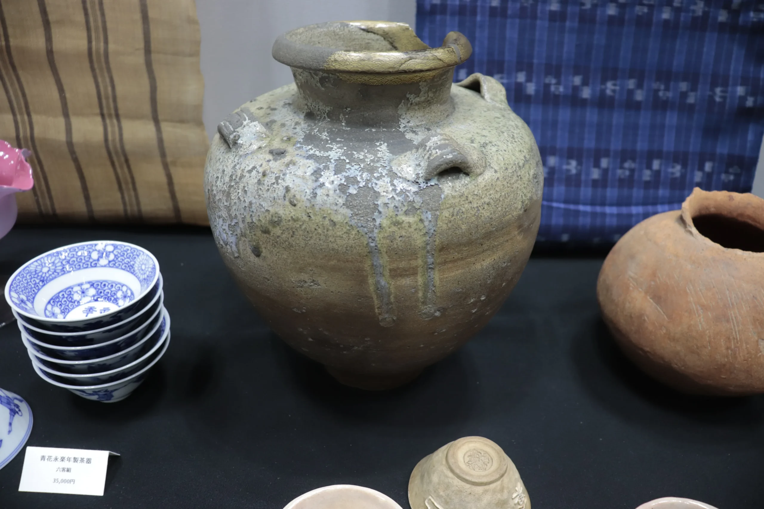 骨董市に行ってみた！骨董品の掘り出し物を探すには？ | 絵画骨董買取