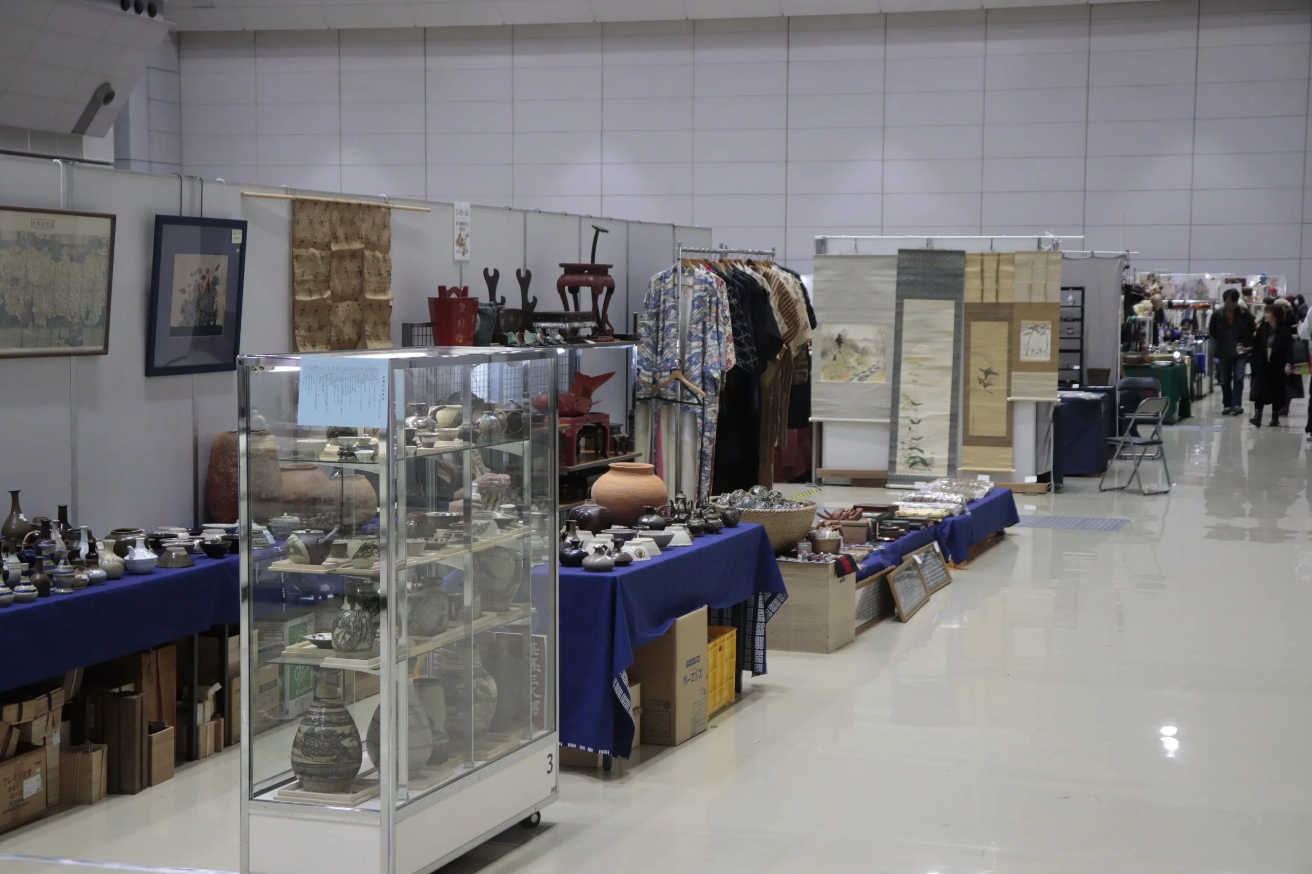 骨董品　掘り出し物 骨董市に行ってみた！骨董品の掘り出し物を探すには？ | 絵画骨董買取