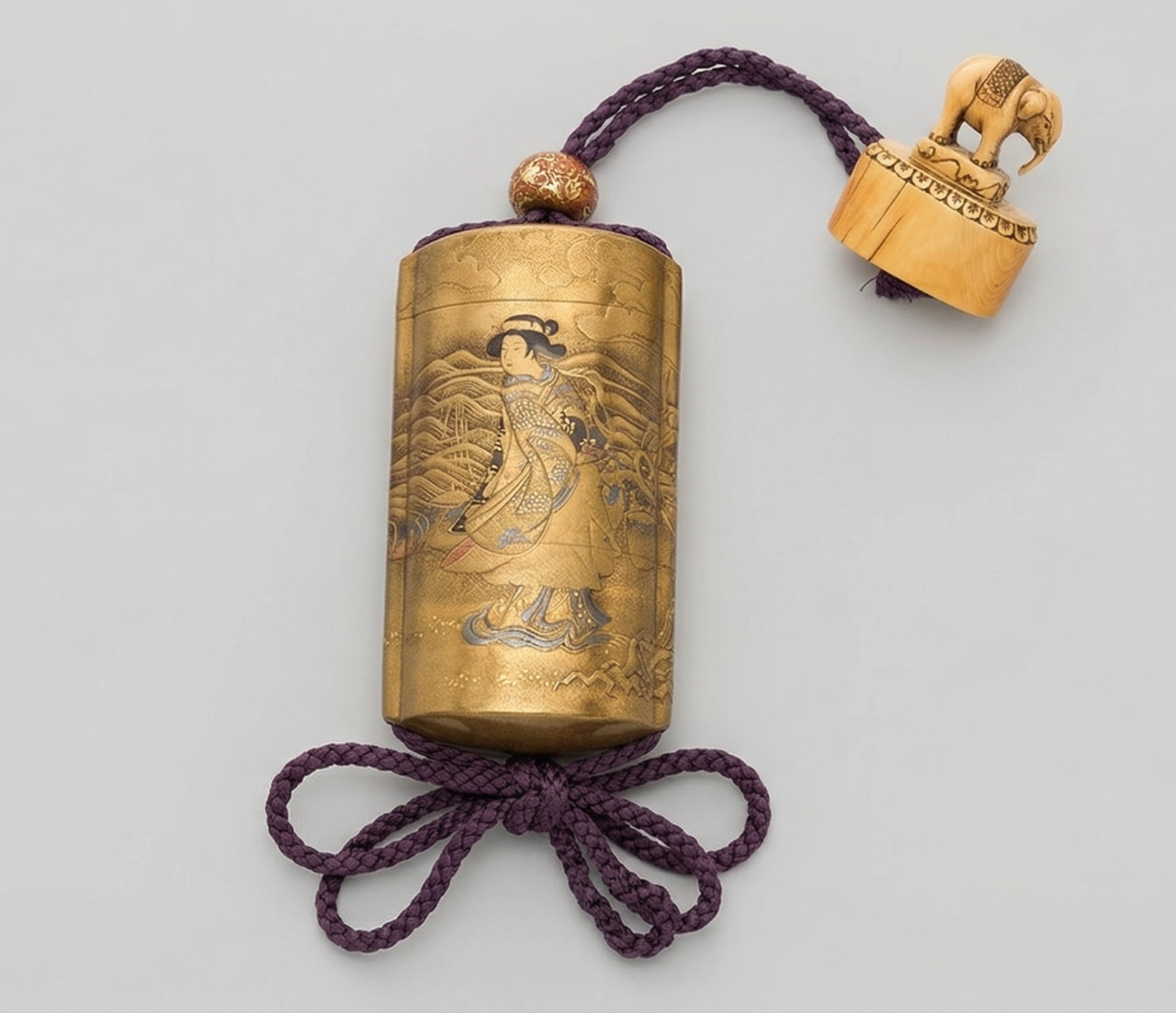 <span class="tw-text-sm tw-font-semibold">「蒔絵印籠美人図象根付付属」</span>