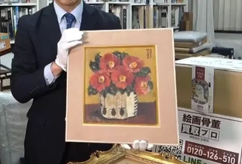 専門スタッフによる絵画買取の風景
